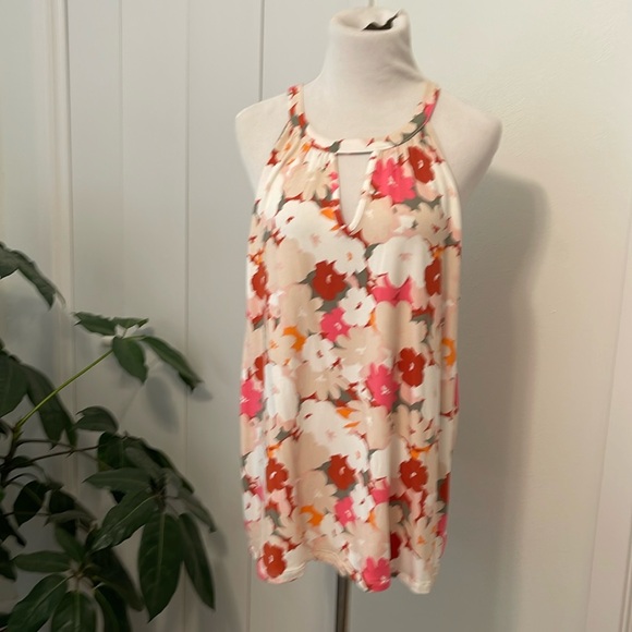 Floral sleeveless top! - Picture 1 of 3